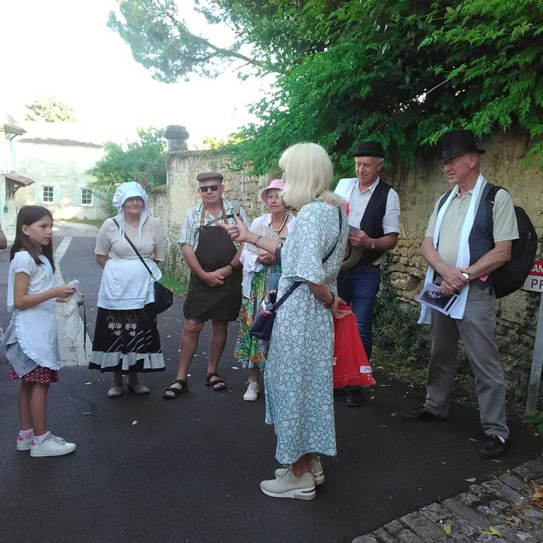 Visite guidée enquête au village - Burie Visite guidée costumée